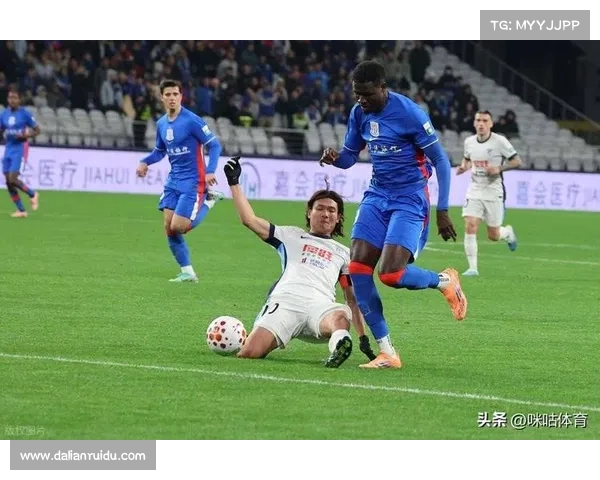 大连英博对阵上海申花：在无奈与挑战中寻找突破与新机遇